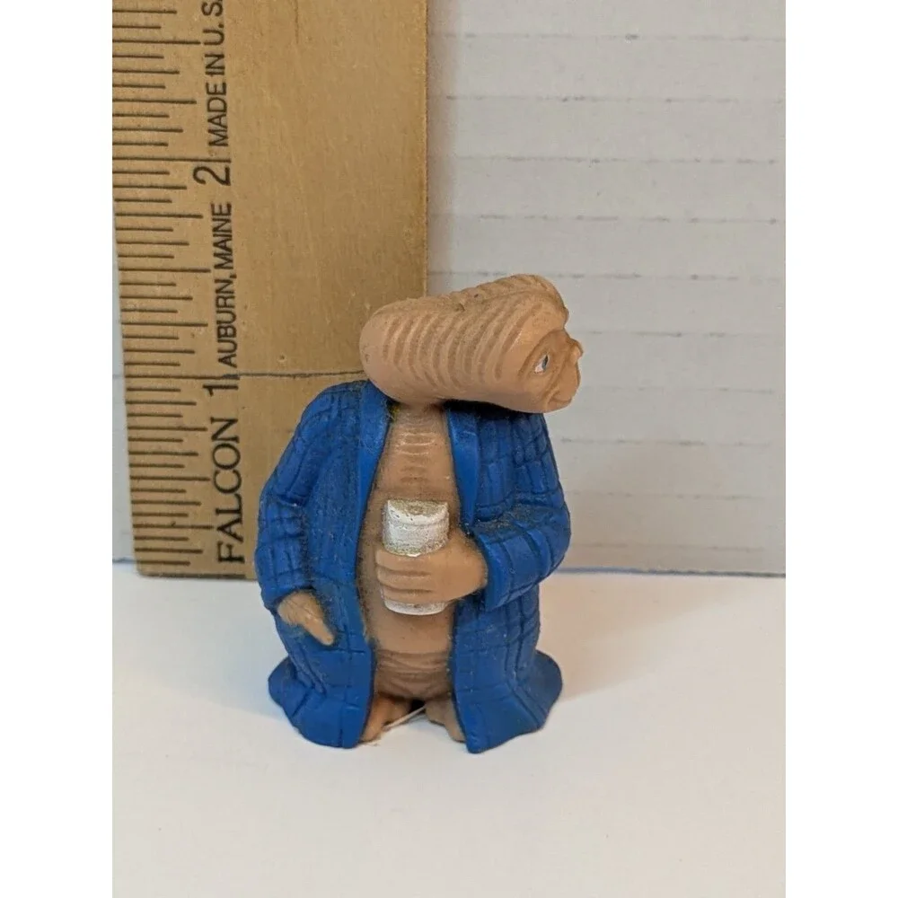 1982 ET The Extra-Terrestrial Vintage 1.75” PVC Figure Blue Robe Beer Can